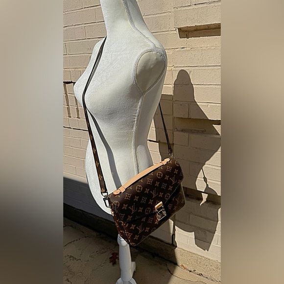 LOUIS VUITTON BAG CROSSOVER - Picture 7 of 11